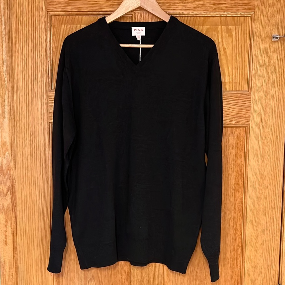 NWT Thomas Pink Men’s dark charcoal Merino Wool V-Nexk sweater